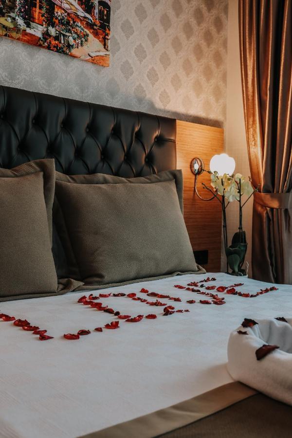 Otel Grand Lark Istanbul Exterior photo